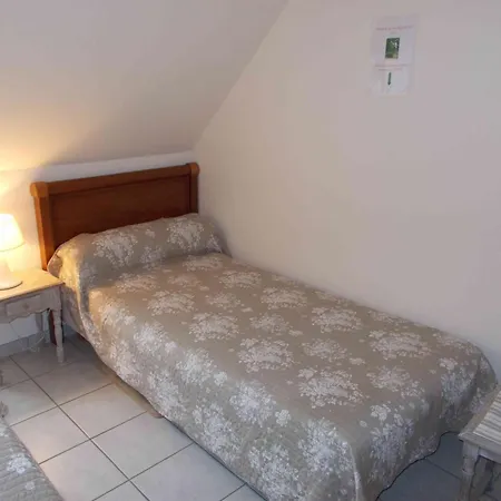 Bed and Breakfast La Bourgade à Estréelles Chambre photo